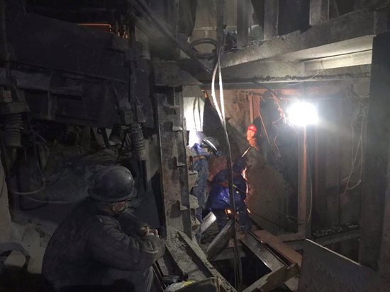 北山矿有序推进箕斗井计量硐室设备拆除(图2)